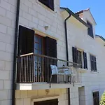 Apartmenthaus Punta **** * Splitska