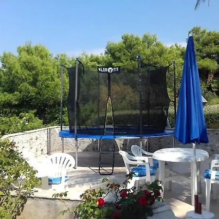 Apartmenthaus Punta **** * Splitska