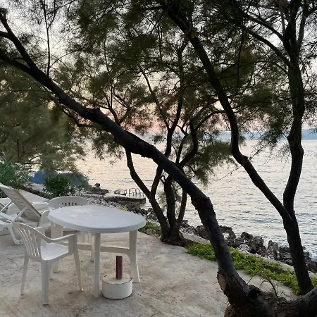 Apartmenthaus Punta **** * Splitska